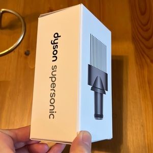 Dyson supersonic wide tooth comb attachment